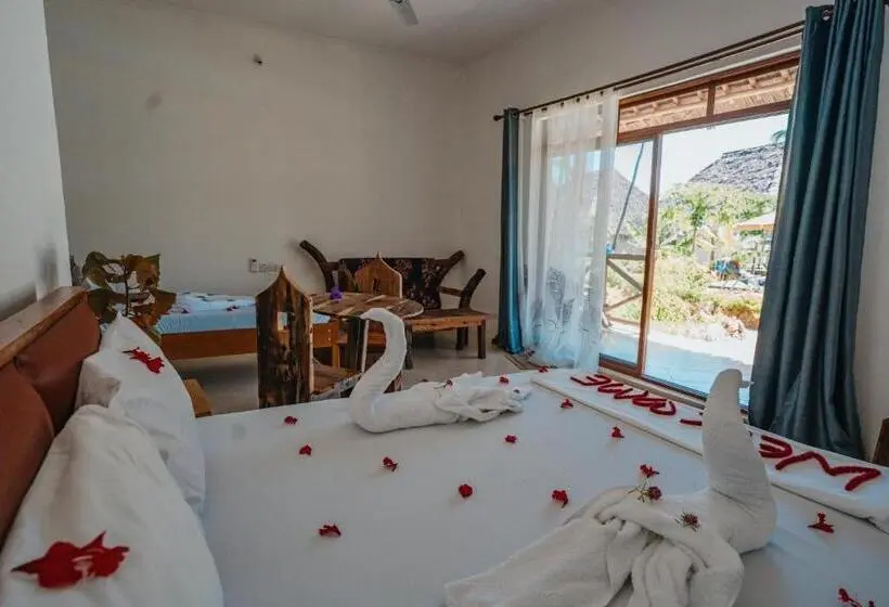 プールの見えるスタンダードトリプルルーム, Bella Vista Resort Zanzibar