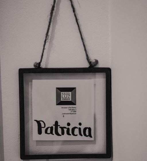 Номер Deluxe, Luz Almonaster