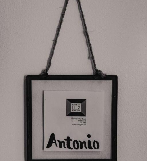 Номер Deluxe, Luz Almonaster