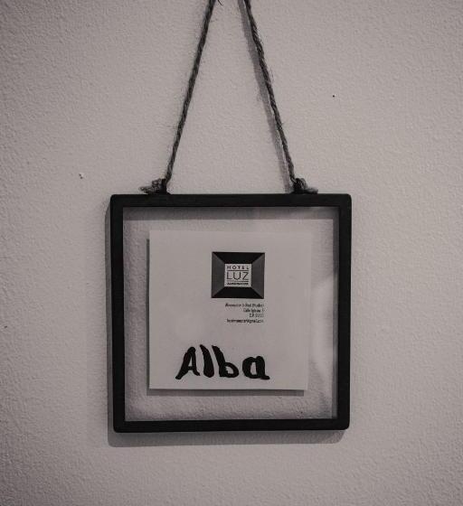 Номер Стандарт, Luz Almonaster