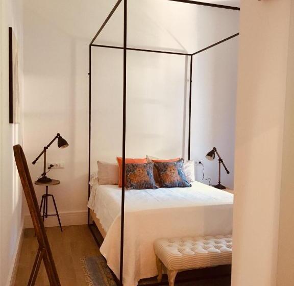 Номер Стандарт, Luz Almonaster