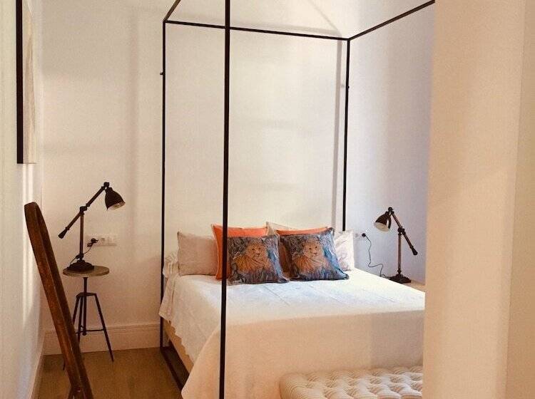 Номер Стандарт, Luz Almonaster