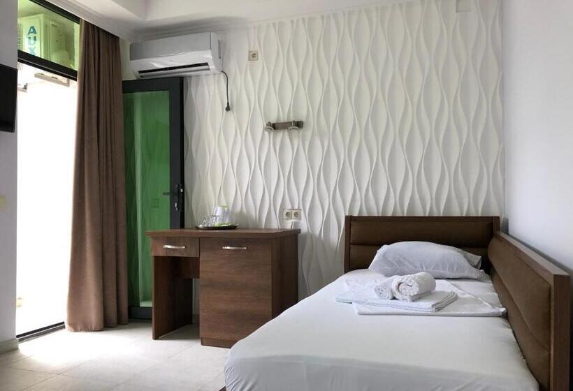 غرفة كومفورت ثلاثية, Magnetiti