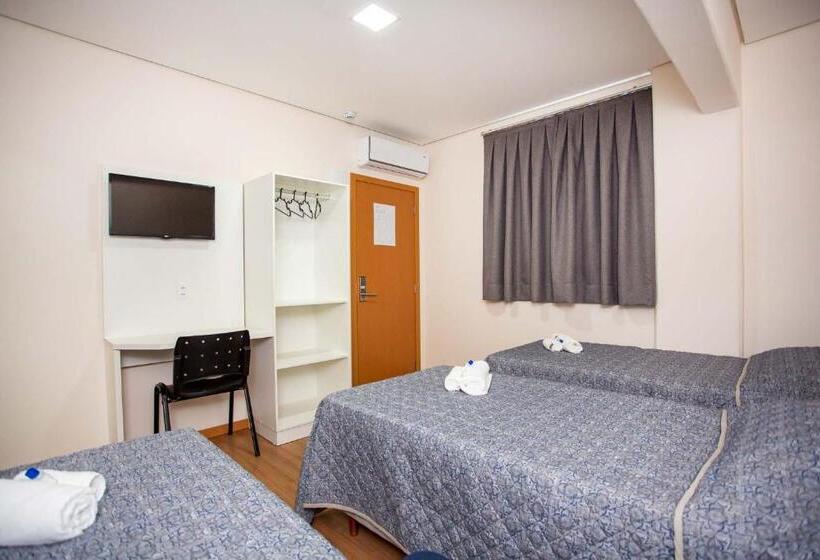 חדר סטנדרט לשלושה, Zandoná