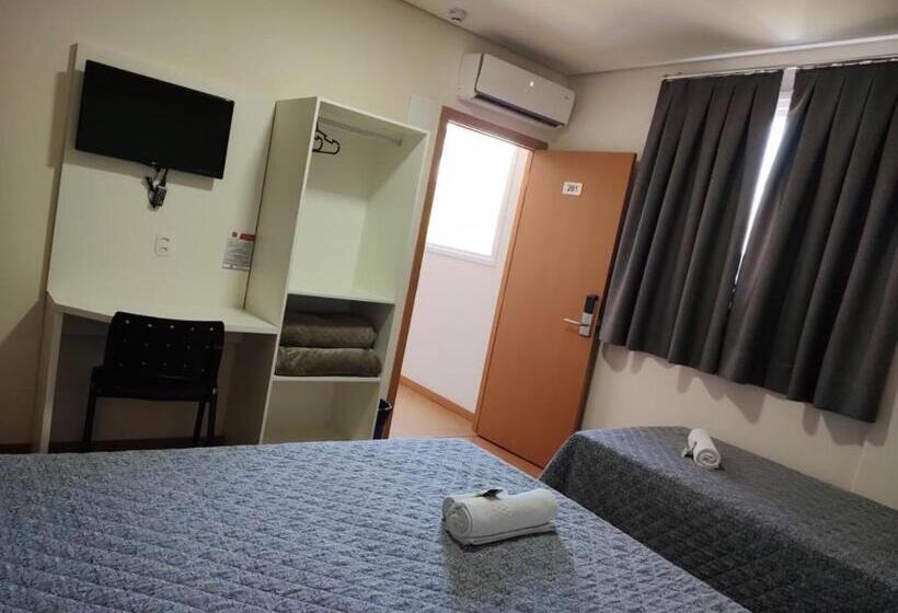 חדר סטנדרט לשלושה, Zandoná