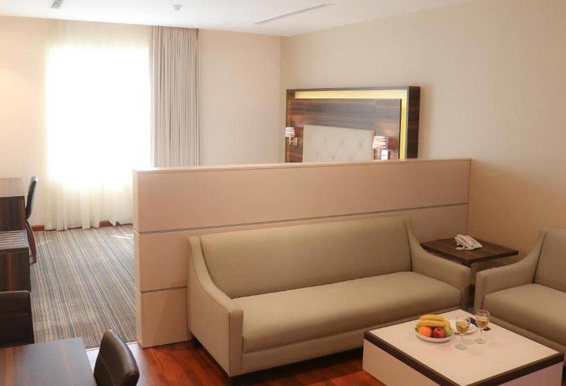 سوییت خانوادگی, Royal Golden House