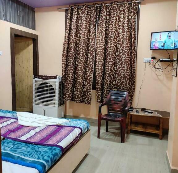 デラックスルーム, Thakur Ji