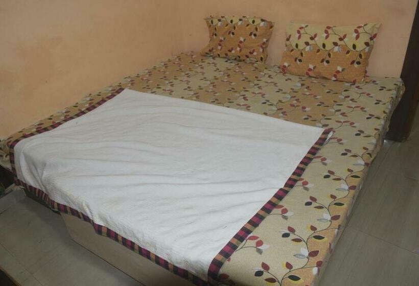 エコノミールーム, Thakur Ji