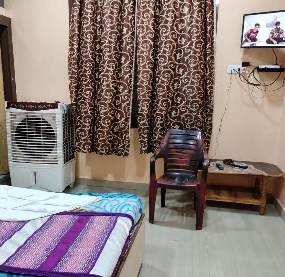 デラックスルーム, Thakur Ji