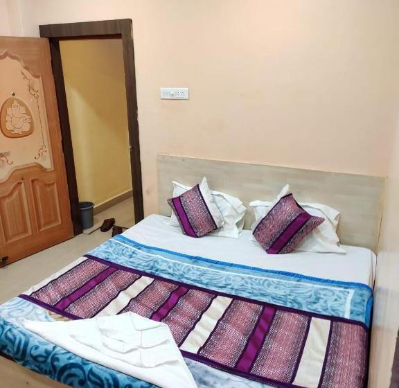 デラックスルーム, Thakur Ji