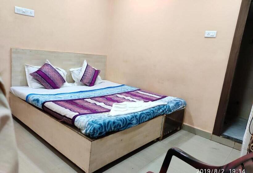 デラックスルーム, Thakur Ji