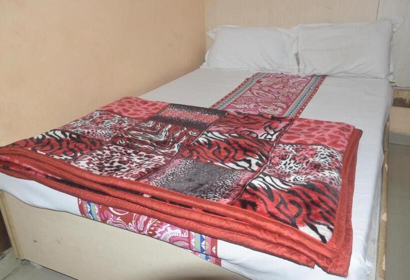 デラックスルーム, Thakur Ji