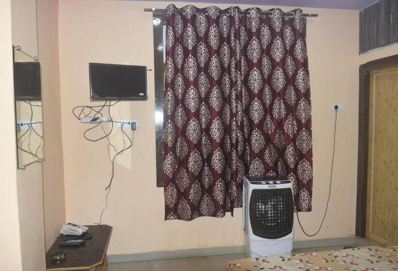 デラックスルーム, Thakur Ji