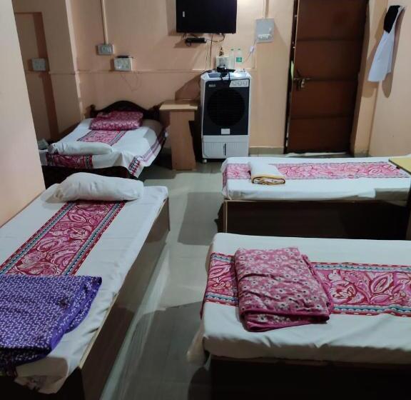 ルームシェアのワンベッド, Thakur Ji