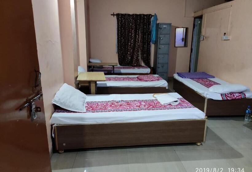 ルームシェアのワンベッド, Thakur Ji