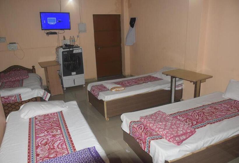 ルームシェアのワンベッド, Thakur Ji