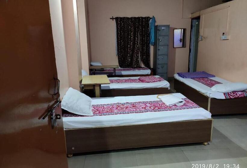 ルームシェアのワンベッド, Thakur Ji