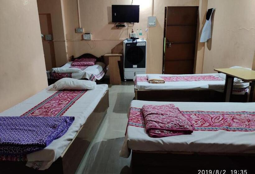 ルームシェアのワンベッド, Thakur Ji