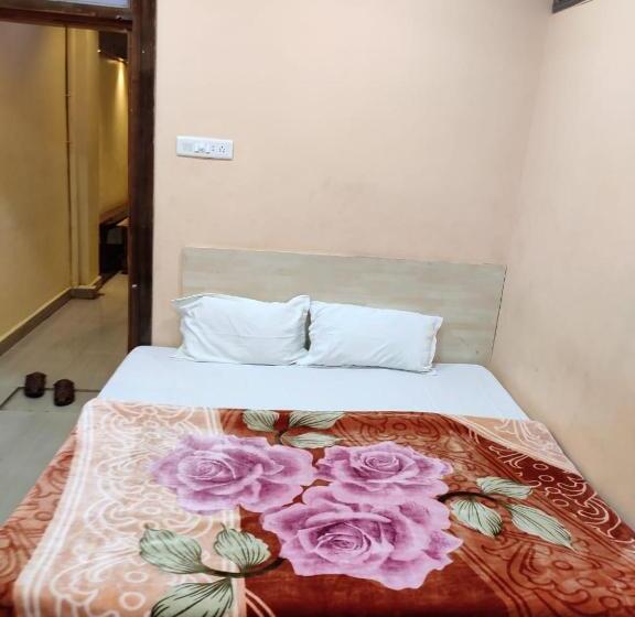 エコノミールーム, Thakur Ji