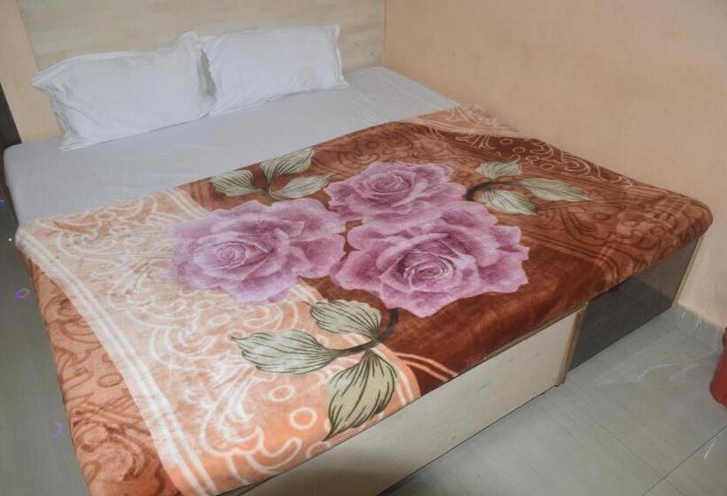 エコノミールーム, Thakur Ji