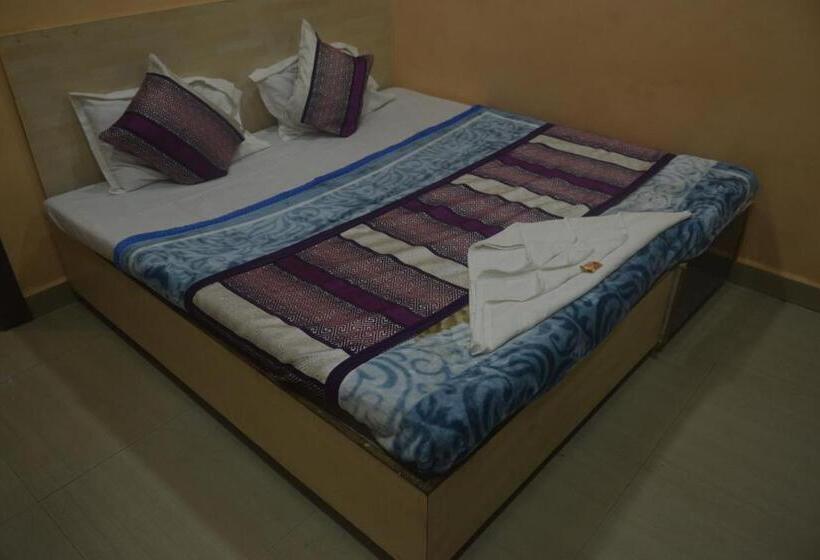 エコノミールーム, Thakur Ji