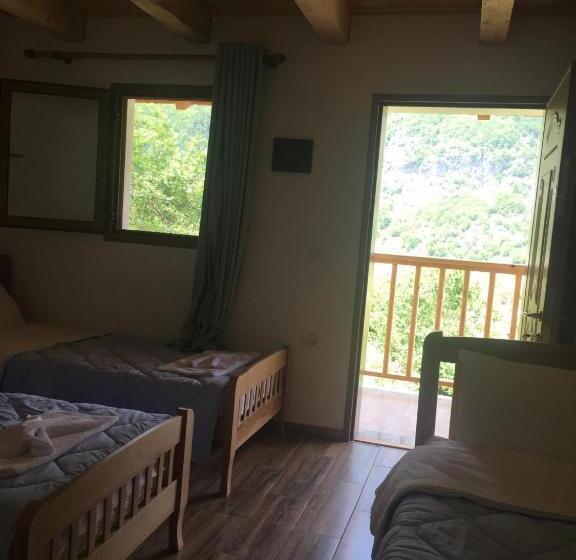 اتاق کلاسیک چهارنفره, Bujtina Ziçi