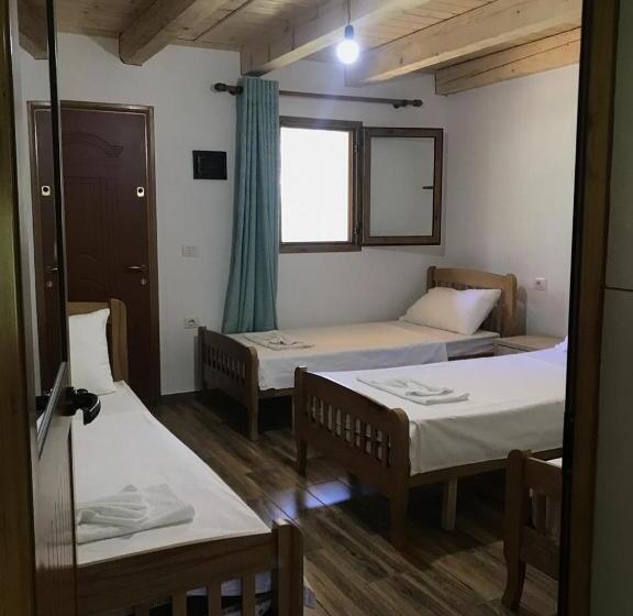 اتاق کلاسیک چهارنفره, Bujtina Ziçi