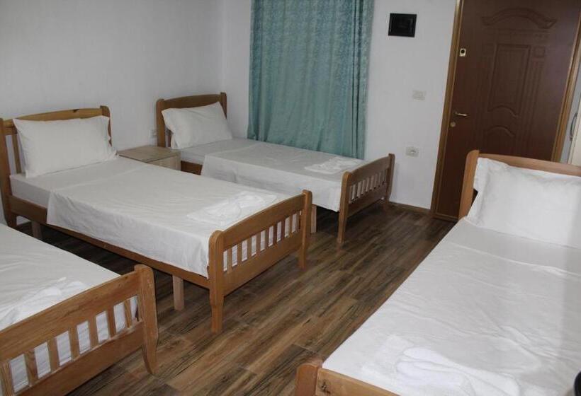 اتاق کلاسیک چهارنفره, Bujtina Ziçi