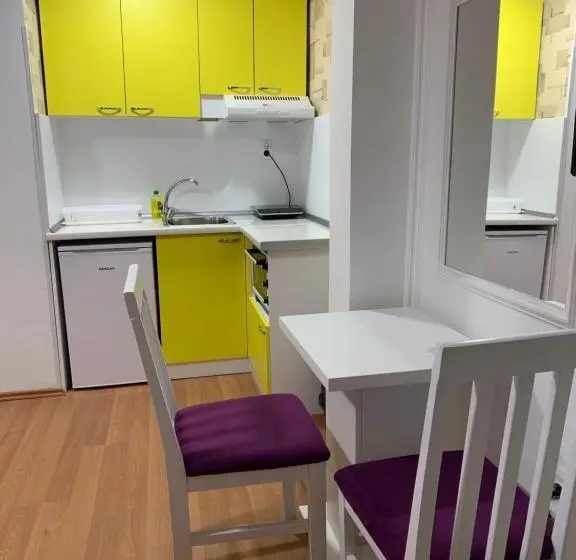 مجموعه ویستا شهر, La Apartamento Centroom