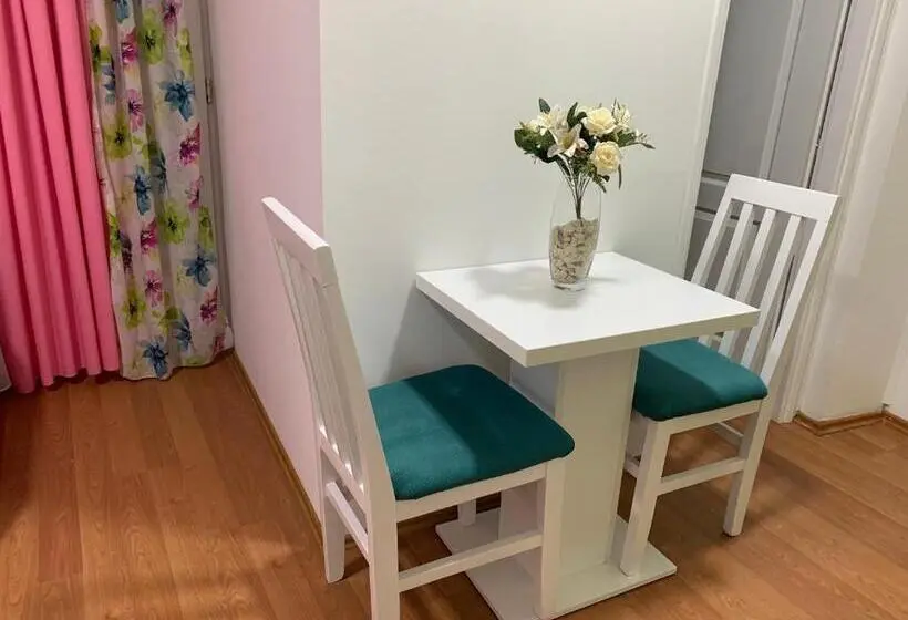 سوئیت با بالکن, La Apartamento Centroom