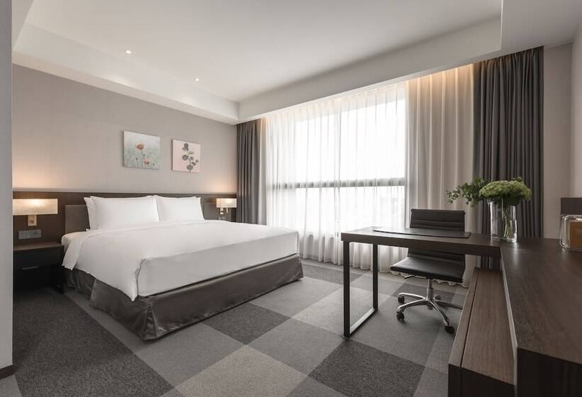 سوییت جونیور, Lakeshore Hotel Tainan