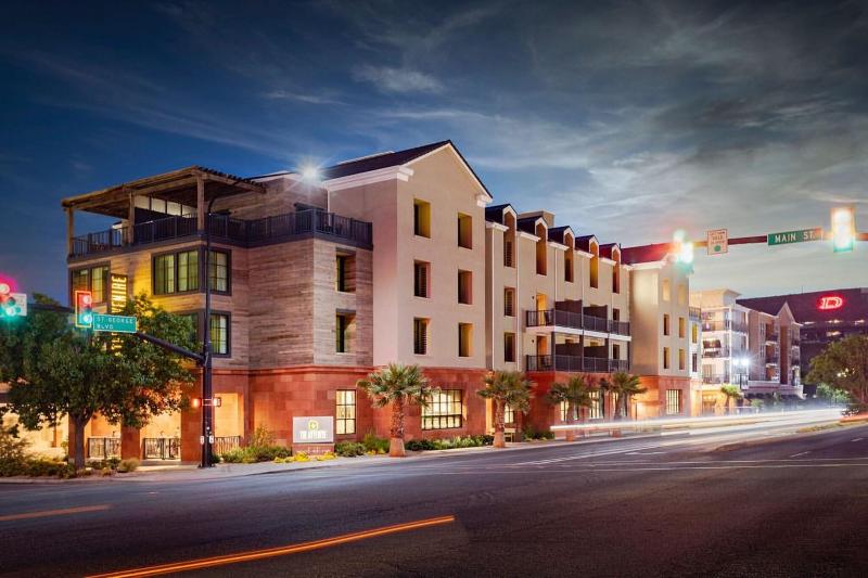 جناح سرير كينج, The Advenire, Autograph Collection