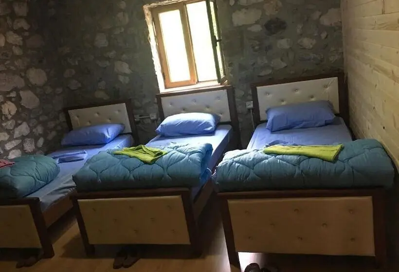 اتاق استاندارد سه نفره, Alpinehouse Theth