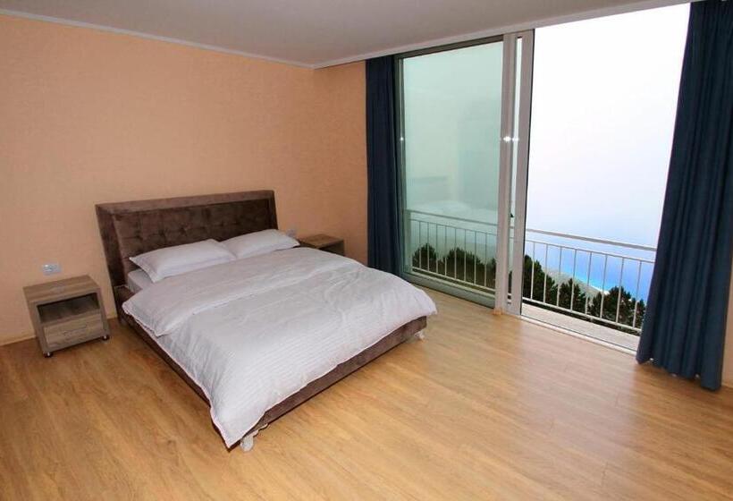 اتاق لوکس با چشمانداز دریا, Keshtjella Llogara