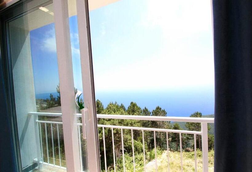 اتاق لوکس با چشمانداز دریا, Keshtjella Llogara