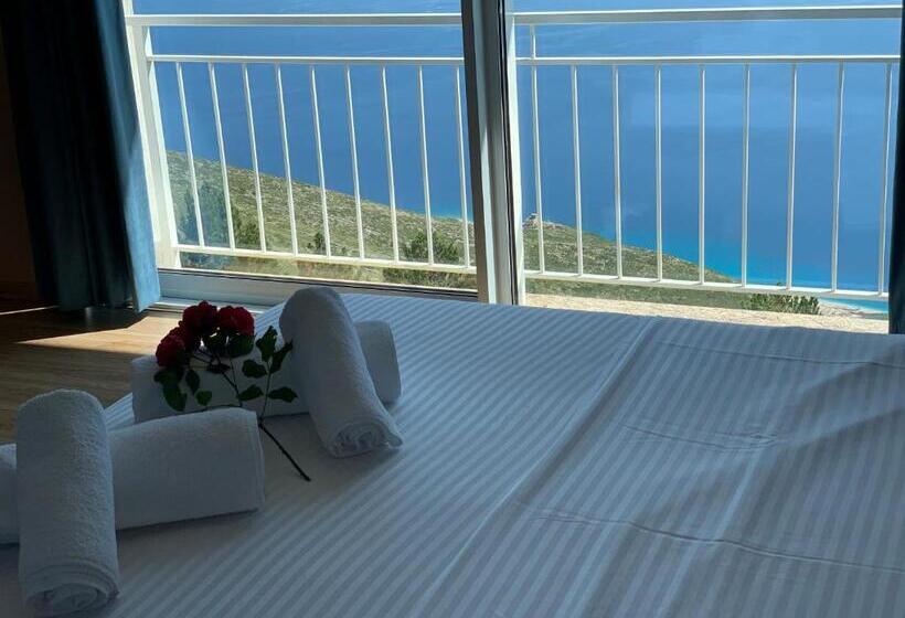 اتاق لوکس با چشمانداز دریا, Keshtjella Llogara