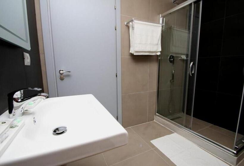 اتاق سه نفره سوپریور با چشمانداز دریا, Keshtjella Llogara