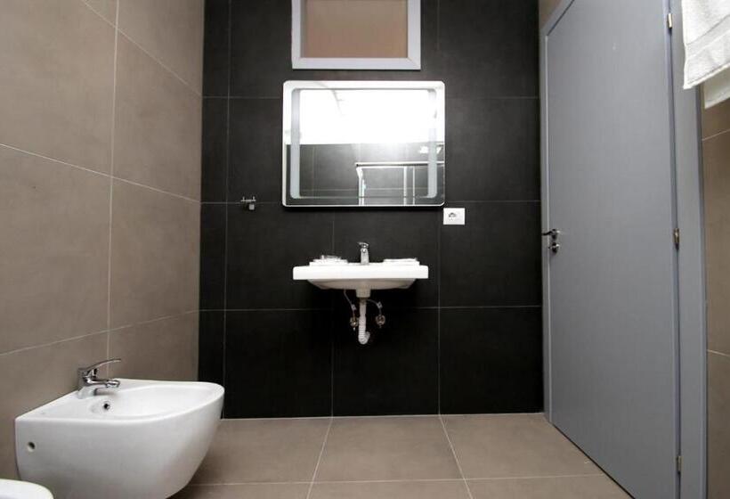 اتاق سه نفره سوپریور با چشمانداز دریا, Keshtjella Llogara