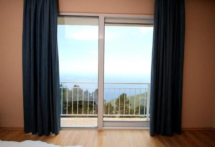 اتاق سه نفره سوپریور با چشمانداز دریا, Keshtjella Llogara