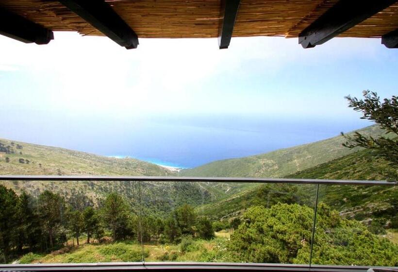 اتاق سه نفره سوپریور با چشمانداز دریا, Keshtjella Llogara