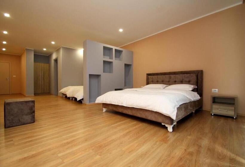 اتاق سوپریور چهار تخته, Keshtjella Llogara