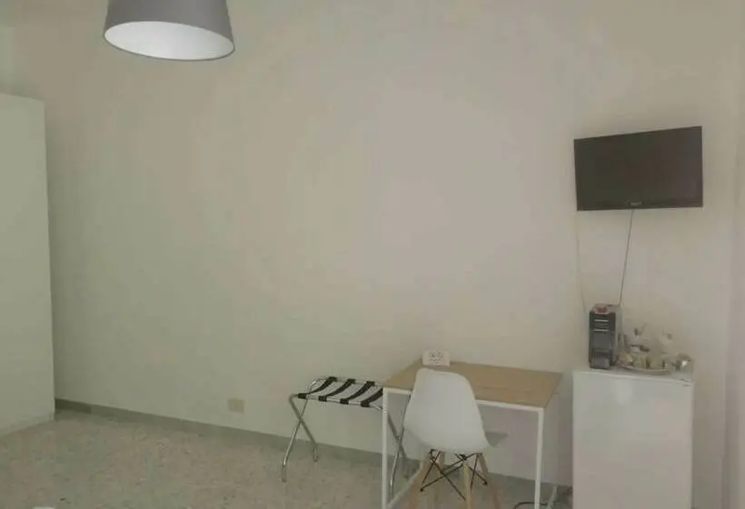 اتاق استاندارد سه نفره, Gatto Bianco Picone 19