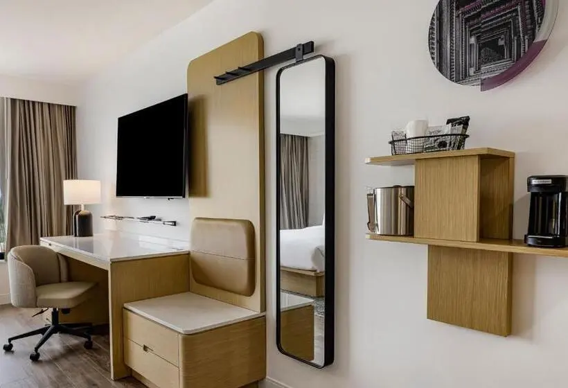 اتاق استاندارد با تخت دو نفره بزرگ, Delta Hotels Nashville Airport