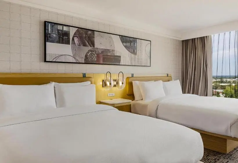 اتاق استاندارد با تخت دو نفره بزرگ, Delta Hotels Nashville Airport