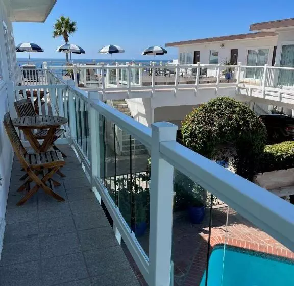 اتاق استاندارد با چشم‌انداز استخر, Capri Laguna On The Beach  A Boutique