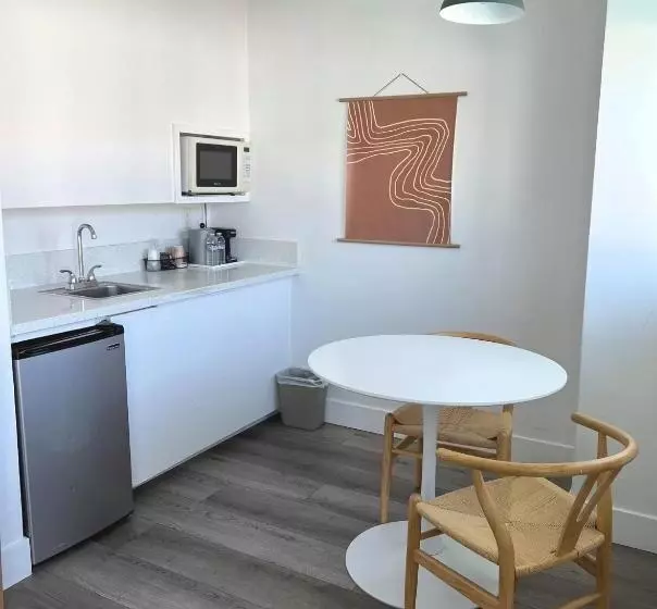 اتاق استاندارد با چشم‌انداز استخر, Capri Laguna On The Beach  A Boutique