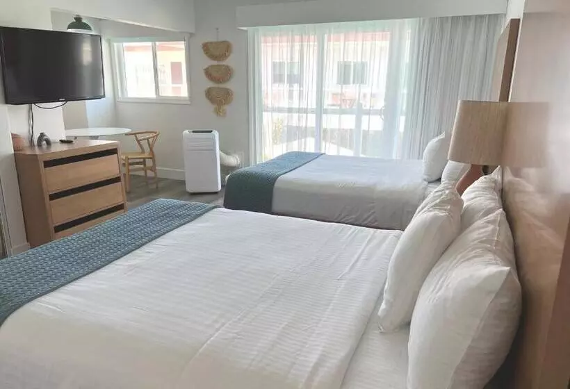 اتاق استاندارد با چشم‌انداز استخر, Capri Laguna On The Beach  A Boutique
