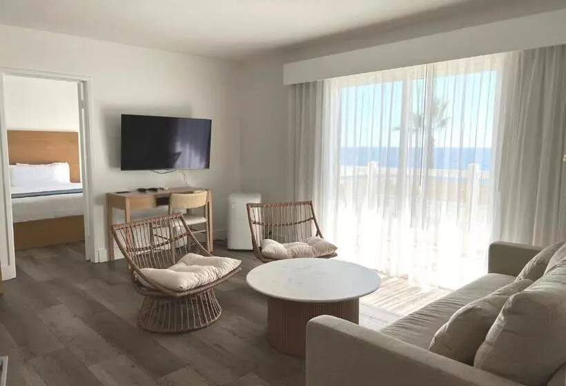 سوییت با چشم‌انداز دریا, Capri Laguna On The Beach  A Boutique