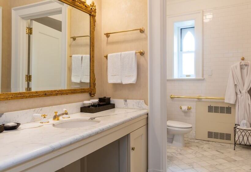 デラックスルーム, Castle Hotel & Spa   Luxury Hotel Near Nyc