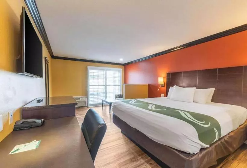 キングサイズベッドのスイートルーム, Quality Inn & Suites